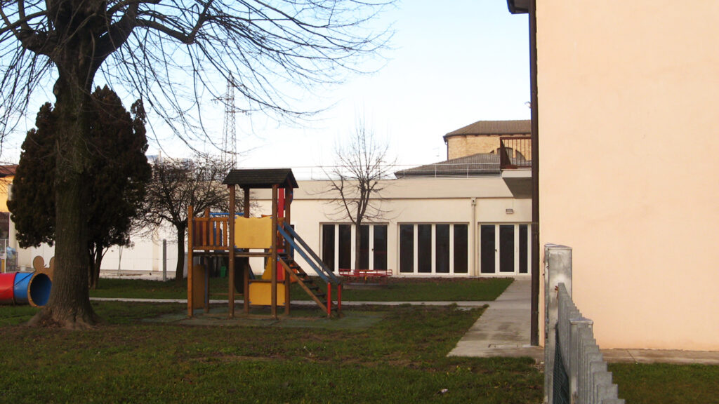 The Seascape Villas project constitutes one of the first urban interventions in this very unique context, a landscape dominated by mountains and sea.